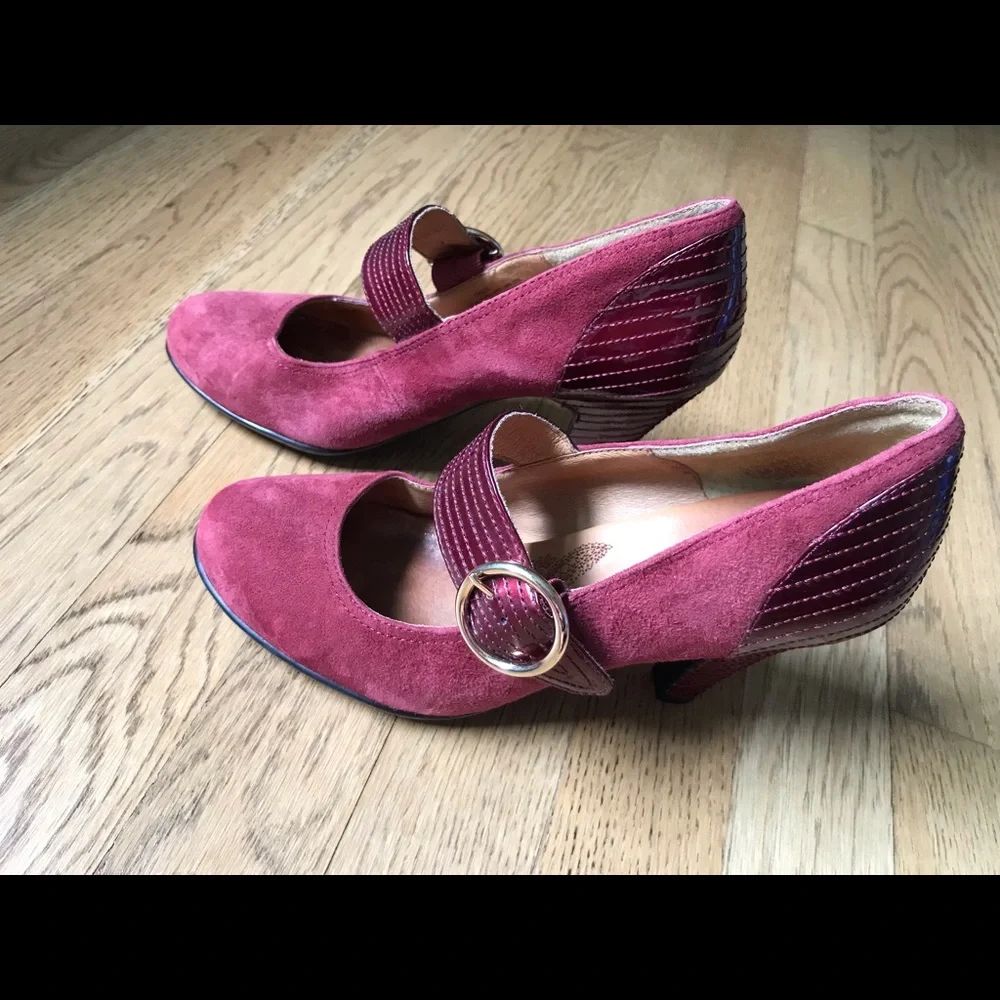 Wine colored Sofft heels - Picture 1 of 13